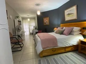 Serene Garden Suite - Silverton