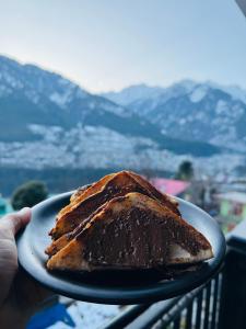 hotel in manali by Aura
