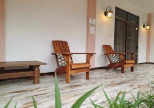 Entire Home Near Beach, Quiet Area, Pool