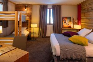 Quadruple Room room in Hillary Hotel