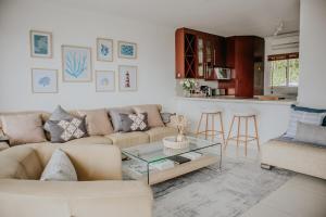 Ballito Vista - Stunning Seaview - Walk to Beach - 3 Bedroom