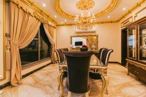 فيلا استاند الون ذهبي