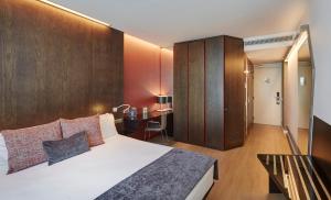 Superior Double or Twin Room with City View room in Ayre Hotel Rosellón