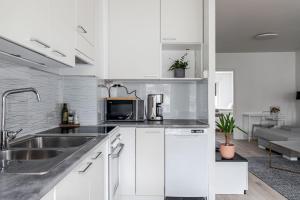 2BR Apartment near Harbor and Center with Free Parking