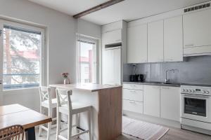 2BR Apartment near Harbor and Center with Free Parking