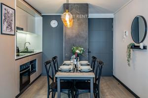CSN2 AC, 3 blocks from Moneda Metro station, central and luxurious
