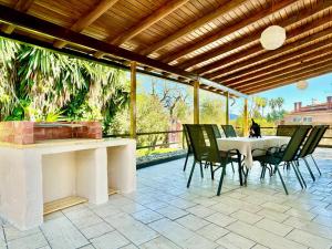 Villa Sophia Central with private plunge pool by DadoVillas