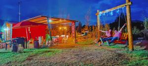 La Tata cabaña y zona de camping