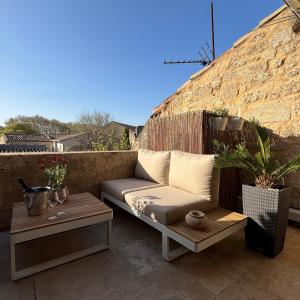 Appartements La Grande Bourgade-Authentique Maison en Pierre avec Terrasse Climatisation au Coeur d-Uzes : photos des chambres