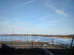 Schleizauber Ferienwohnung mit Wasserblick und einer großzügigen Terrasse