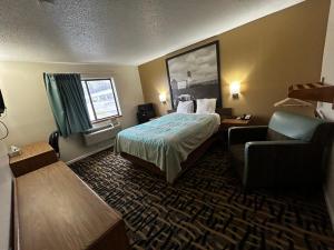Queen Bed Accessible room in West Point Inn & Suites