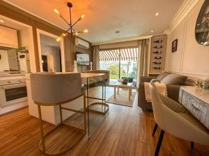 Escapade balnéaire, Piscine privée et Plages à pied, Palais à 3km