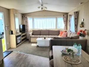 St Osyth- Sleeps8-freeparking-wifi-holidaypark - Jaywick Sands