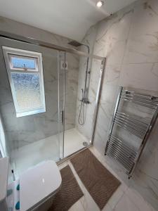 Dudley, Birmingham and Wolverhampton Contractor and Family Stay B69