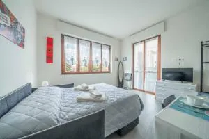 Einstein - Modern Apartment with Balcony - Арсаго-Сеприо