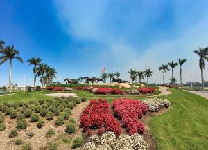 Golf Condo Views With Resort Pool and Amenities