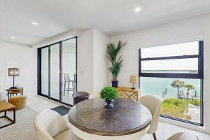 Sunny Days and Blissful Waves in Riverside