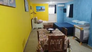 LA TERRAZZA SUL MARE monolocale con terrazza vicino aereoporto&mare SICILIAN VINTAGE STYLE BEACH HOUSE - Cinisi