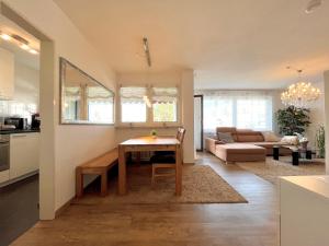 Seenest Brise mit Parkplatz