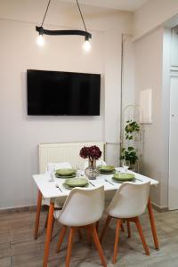 Athenian Petralona Suite near Athens City centre