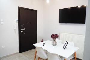 Athenian Petralona Suite near Athens City centre