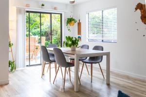 Private House 3 min to beach large backyard Spa Sauna BBQ !