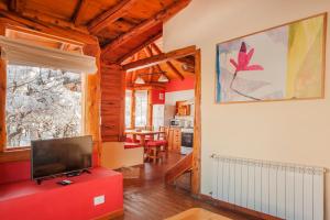 LA AURORA CABAÑA Kiñe en la base del cerro Catedral con vistas