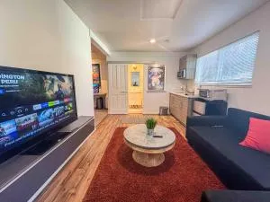 Modern Private Guesthouse in Seattle - Edmonds