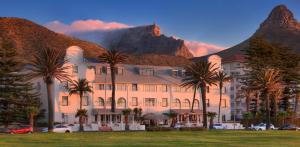 Winchester Mansions hotel, 
Cape Town, South Africa.
The photo picture quality can be
variable. We apologize if the
quality is of an unacceptable
level.