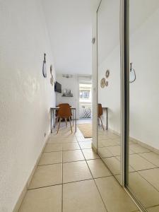 Studio calme avec balcon proche du port de Nice