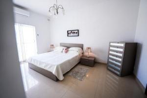 Seaview flat in Melliehas heart