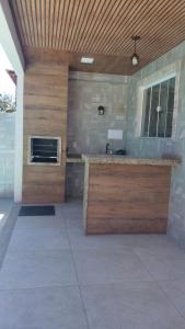 Casa com piscina entre o mar e a lagoa