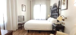 Basic Double Room room in Hesperia Granada