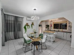 Northern Home-Close to Airport, Walk to Train - Coolaroo
