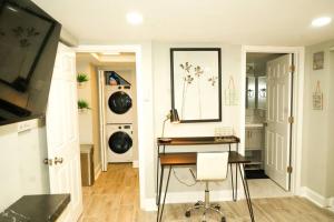 Modern 1BR Unit with Free Parking Walk to Metro