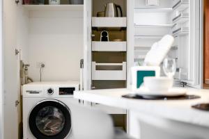 Brand New Luxe Living in CBD 2 Bedroom with Pool Sauna Gym