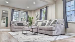 3 Blks to Metro Near FedEx Field Washington DC