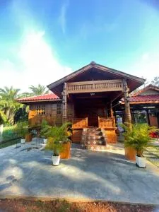 Homestay pool Teratak Dusun Tok Anjang - Pagoh