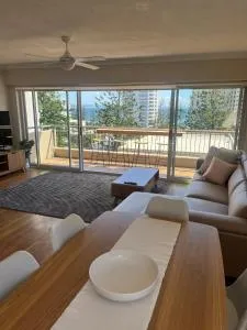 Snapper Rocks Retreat - Coolangatta