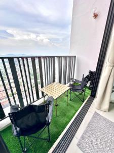 Bright & Cozy Loft in I-City, 2-4pax