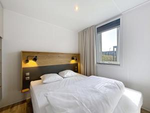 Maisons de vacances Mobil-home Grand Confort a Jullouville - Plage, Piscine Chauffee, Fitness et Parking - FR-1-361A-66 : photos des chambres