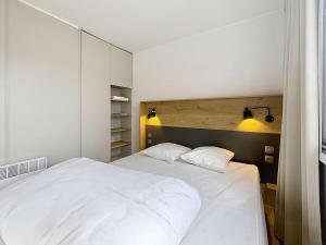 Mobil-home Grand Confort à Jullouville - Plage, Piscine Chauffée, Fitness et Parking - FR-1-361A-66