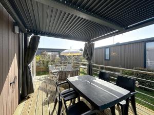 Mobil-home Grand Confort à Jullouville - Plage, Piscine Chauffée, Fitness et Parking - FR-1-361A-66