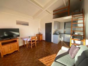 Appartement T2 avec terrasse et parking à 50m de la plage - FR-1-413-257