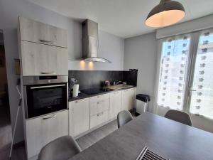 Maisons de vacances Maison plain-pied Chatelaillon-Plage a 500m de l-ocean pour 6 pers, jardin, barbecue - FR-1-706-37 : photos des chambres