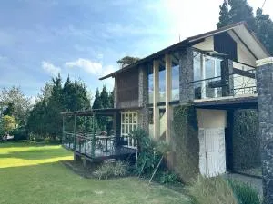 De Villa Istana Bunga Lembang by YourHome - Tegalharendong