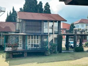 De Villa Istana Bunga Lembang by YourHome