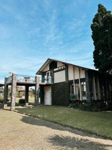 De Villa Istana Bunga Lembang by YourHome