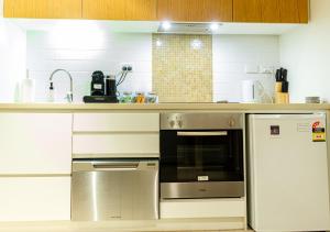 Koala Nest Central Adelaide 1BR Apartment with Pool & Sauna