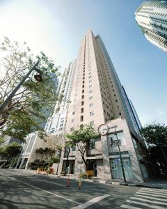 Cozy and Spacious Studio at SOMA BGC Near SM Aura and Bonifacio High Street